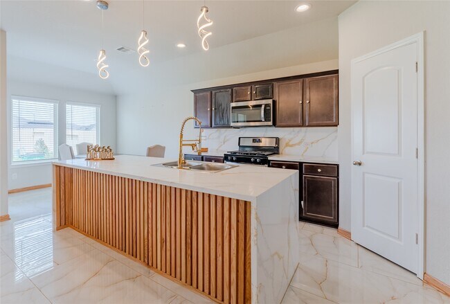 Building Photo - 5431 Tindarey Bluff Trail