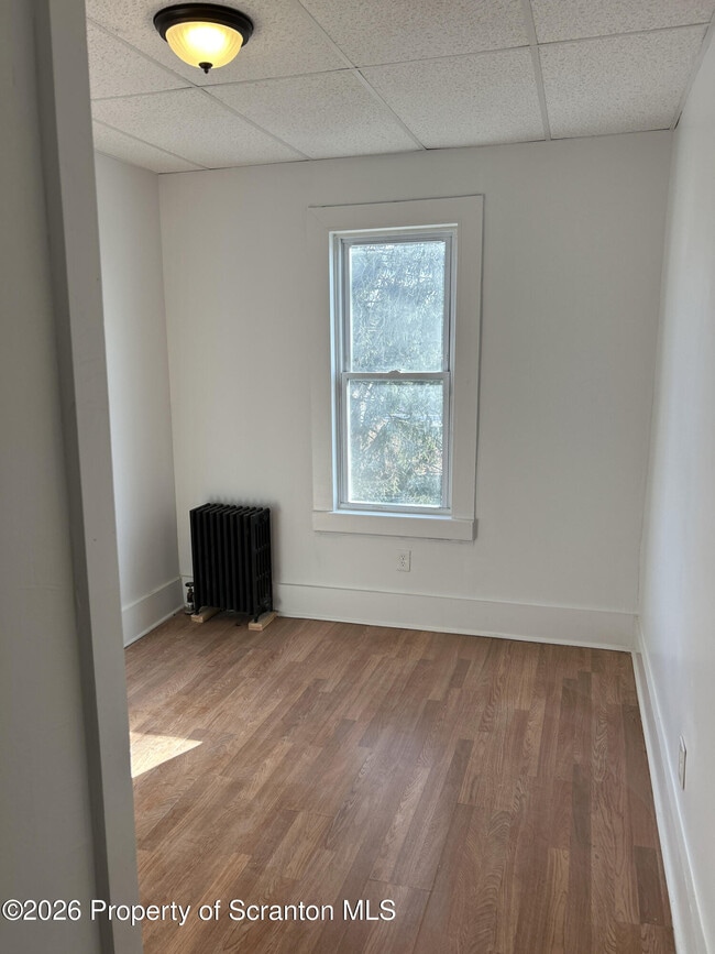 Building Photo - 210 N Bromley Ave