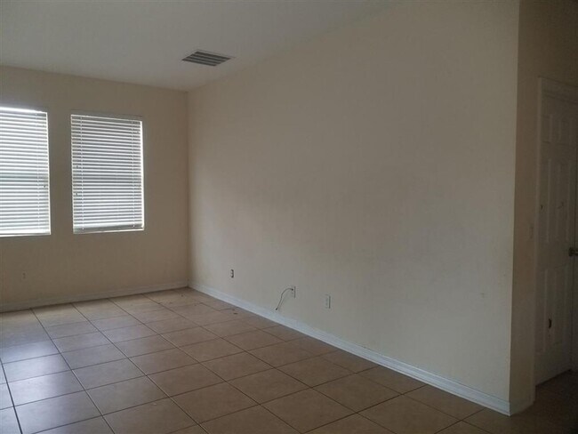 Building Photo - Move in Ready Home in Great Location