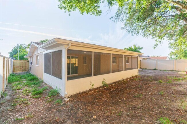 Building Photo - 11034 Tamarix Ave