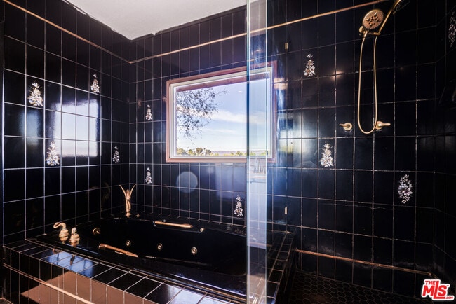 Building Photo - 4520 Gable Dr