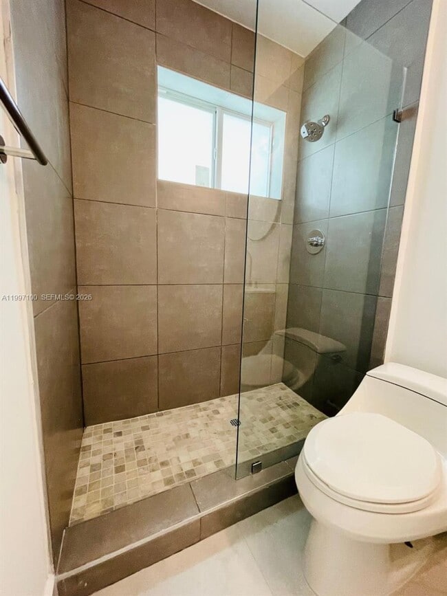 Building Photo - 1515 NE 110th St