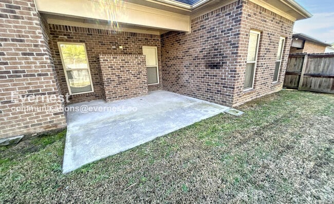 Building Photo - 281 Chapel Hill Trail