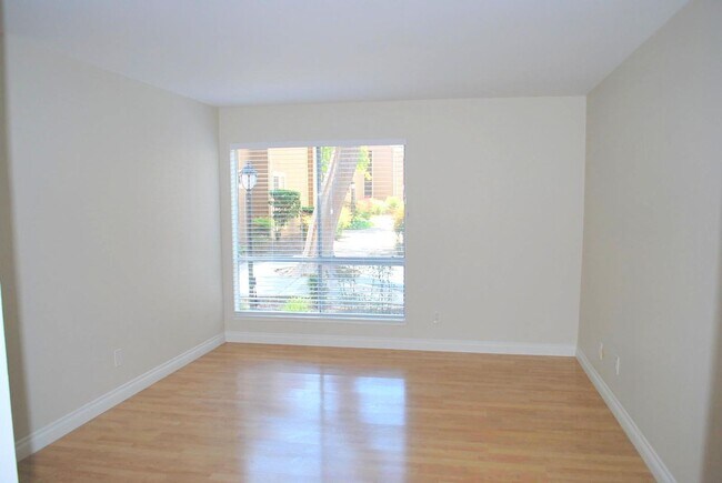 Building Photo - Updated, Bright, Spacious & Clean! Excellent Location at The Vintner in San Ramon