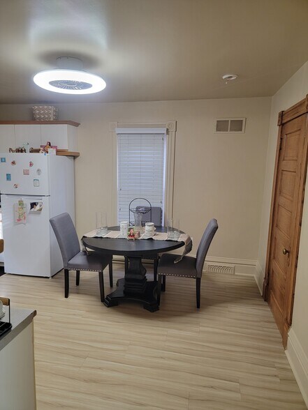 Building Photo - 102 3rd Ave