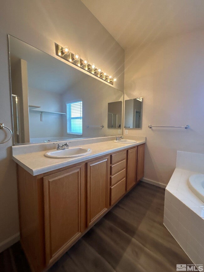 Building Photo - 455 Mallard Way