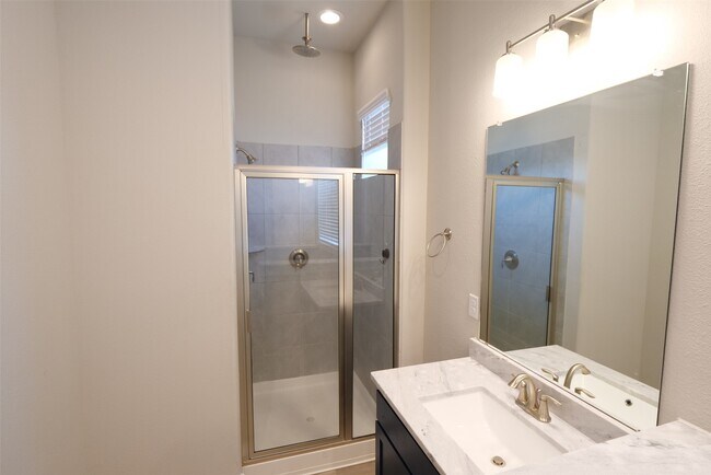 Building Photo - 9004 Lonestar Creekbend Ln