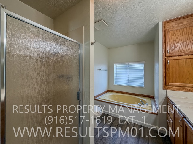 Building Photo - Fantastic Over 55 Community! Amenities! 2 bedroom