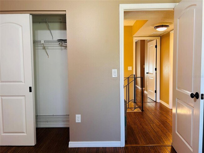 Building Photo - 2915 Pine Cone Cir