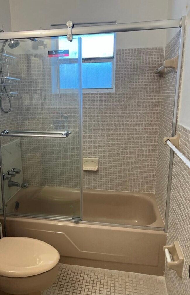 Building Photo - 2498 SW 17th Ave