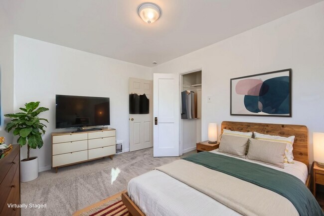 Building Photo - **Bright and Spacious 2-Bedroom Home in the Heart of Denver!!**