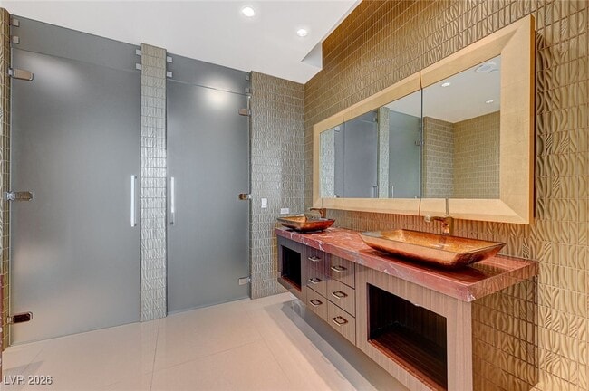 Building Photo - 3750 S Las Vegas Blvd