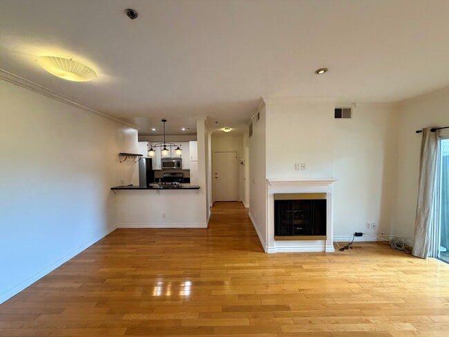 Building Photo - 156 S Oak Knoll Ave