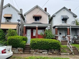 Building Photo - 709 Waddell Ave