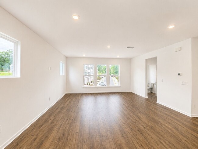 Building Photo - 2837 Rosehall