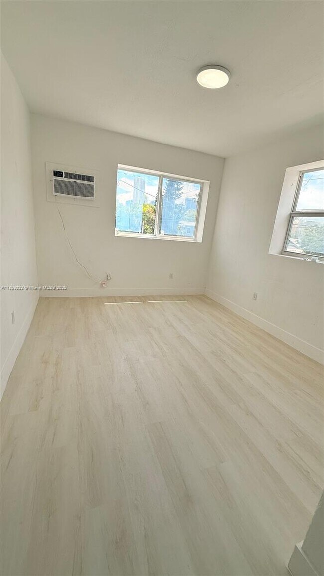 Building Photo - 871 SW 3rd St