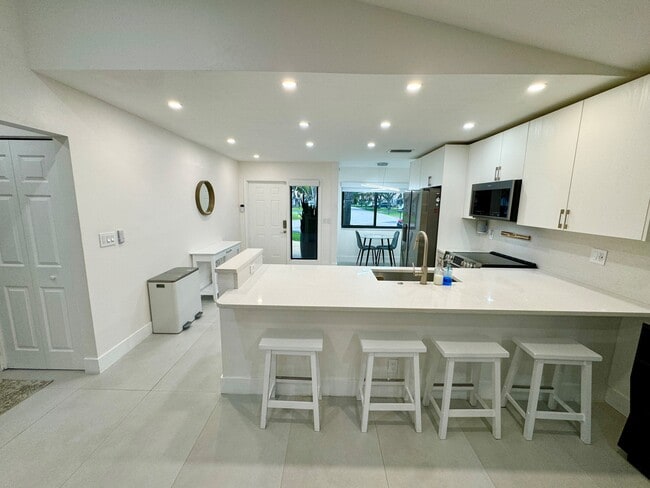 Building Photo - 3936 Arelia Dr S