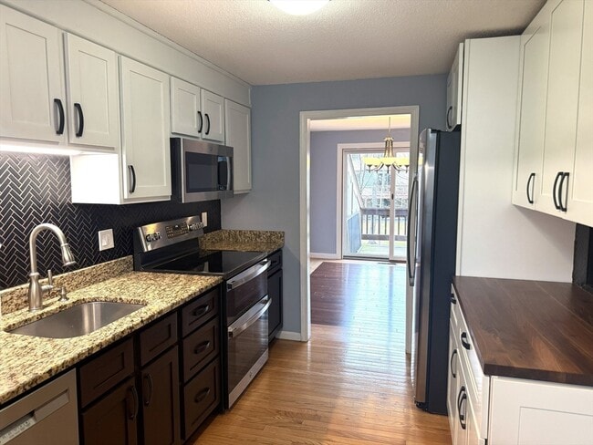 Building Photo - 49 Brickett Hill Cir