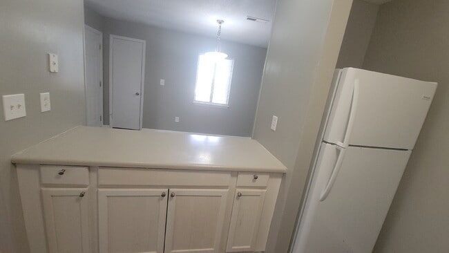 Building Photo - 1 month free, Call for details!!! "Cozy 2-Bedroom Retreat with Full Bath in Prime Huntsville Loca...