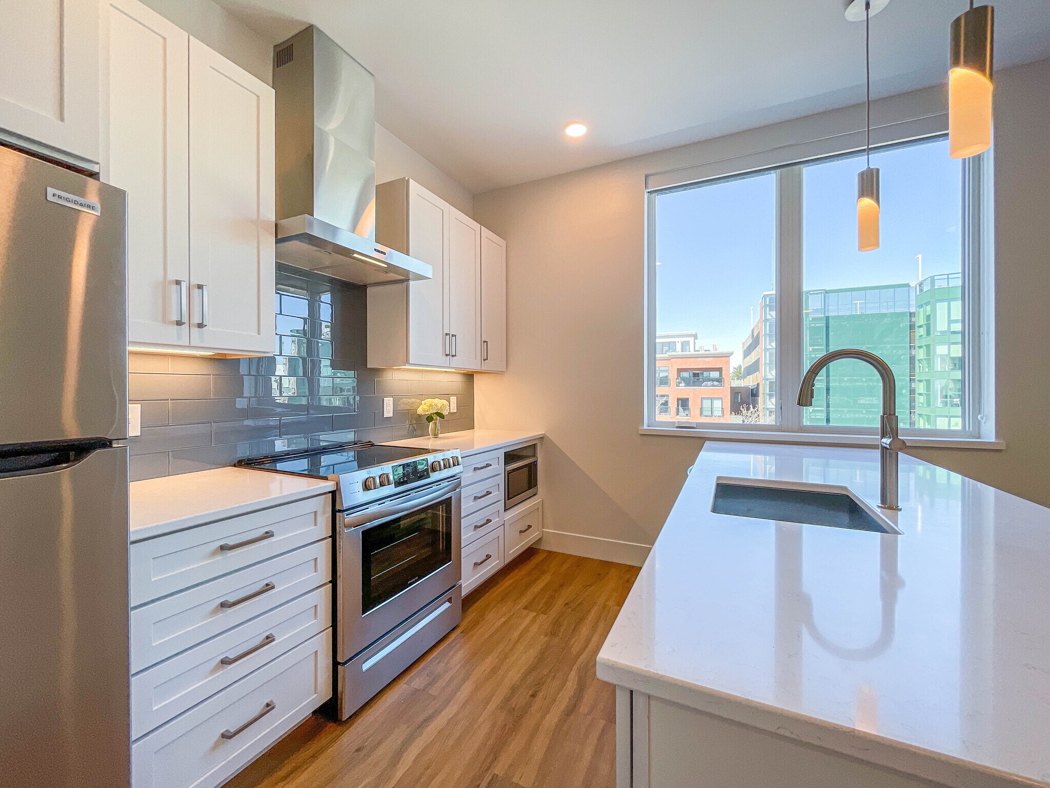 Building Photo - 5 India St