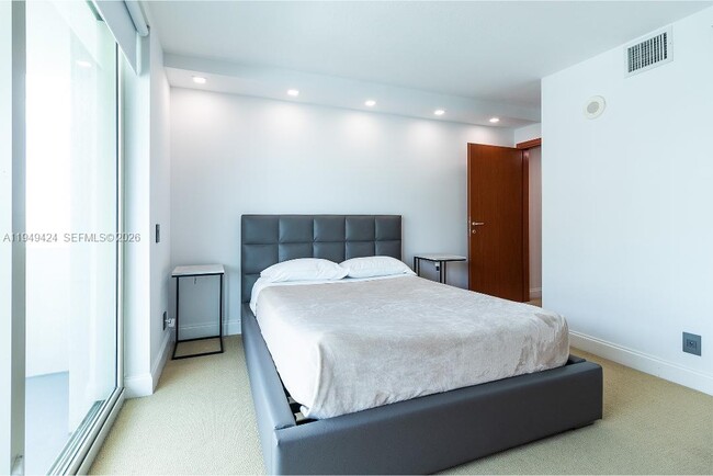 Building Photo - 9499 Collins Ave