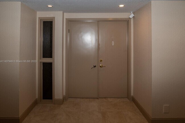 Building Photo - 76 Isle of Venice Dr