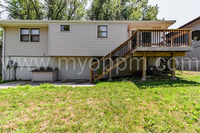 Building Photo - Beautiful 3 Bedroom / 2.5 Bath | 120th and...