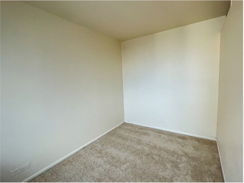 Building Photo - 4250 N Marine Dr