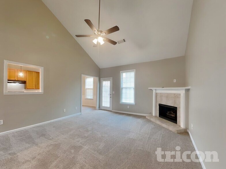 Building Photo - 2313 Temple View Dr