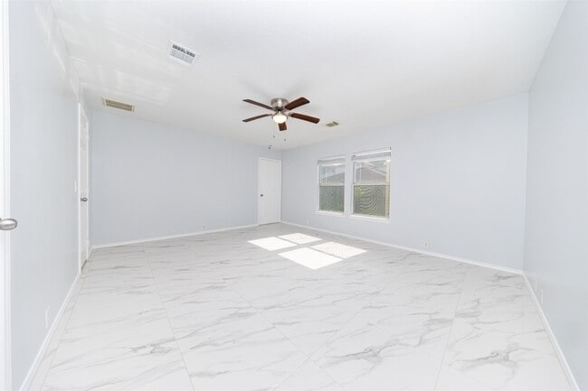 Building Photo - 2203 Mountain Ranch Dr