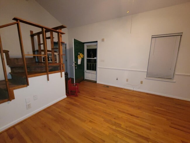 Building Photo - 331 Glenwood Dr