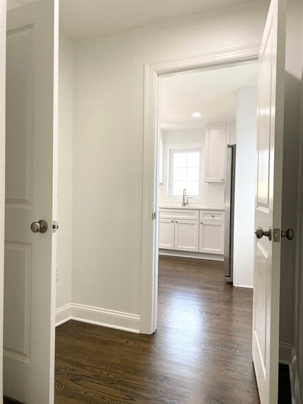 Building Photo - 61 Chestnut St