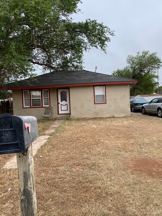 Primary Photo - 2715 Emory St