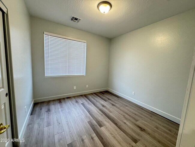 Building Photo - 11562 W La Reata Ave