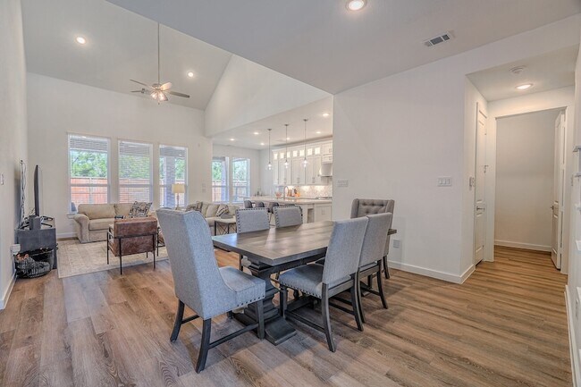 Building Photo - 662 Lost Maples Bend Ln