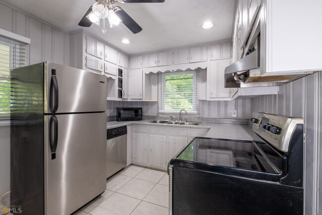 Building Photo - 2926 Gresham Rd S E