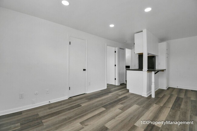 Building Photo - 499 E Columbus St