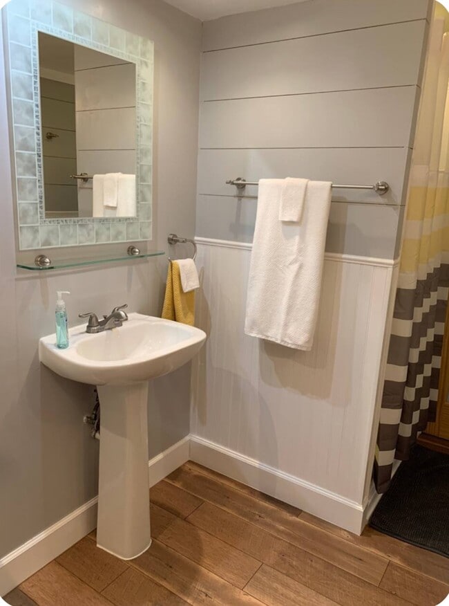 Building Photo - 911 11th St