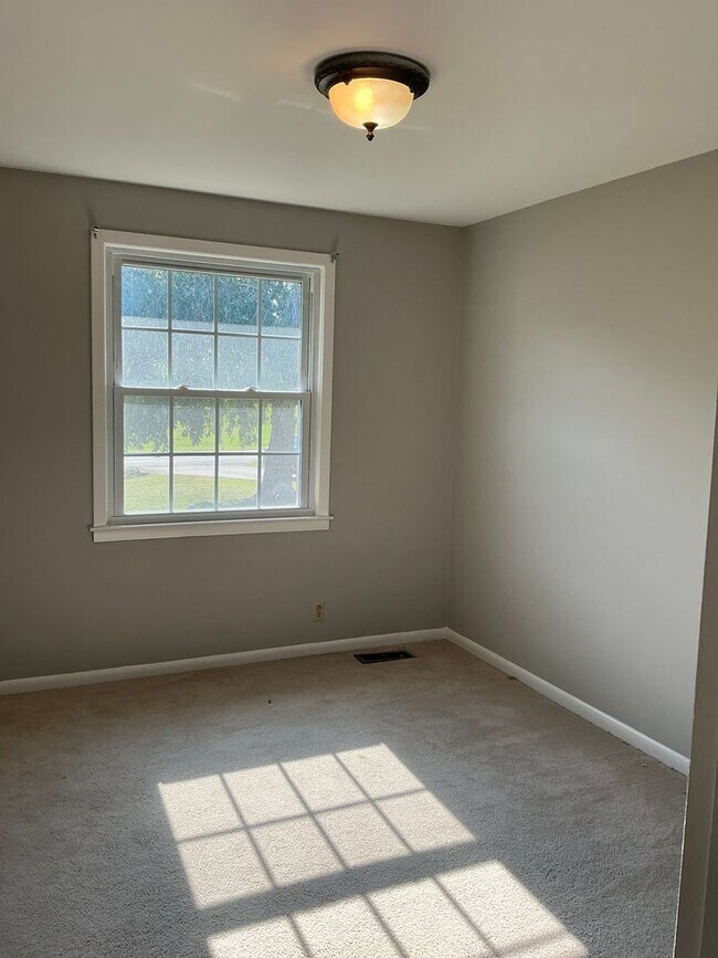 Building Photo - 2802 Thrush Dr