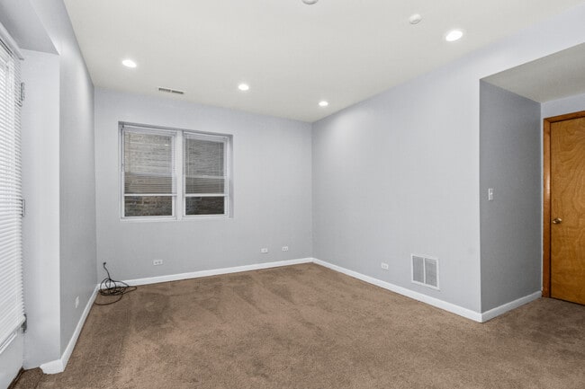 Building Photo - 2118 N Hoyne Ave