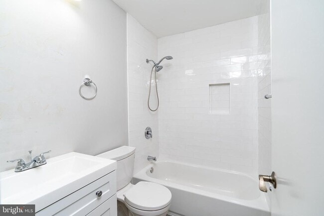 Building Photo - 3134 Delburne Ct