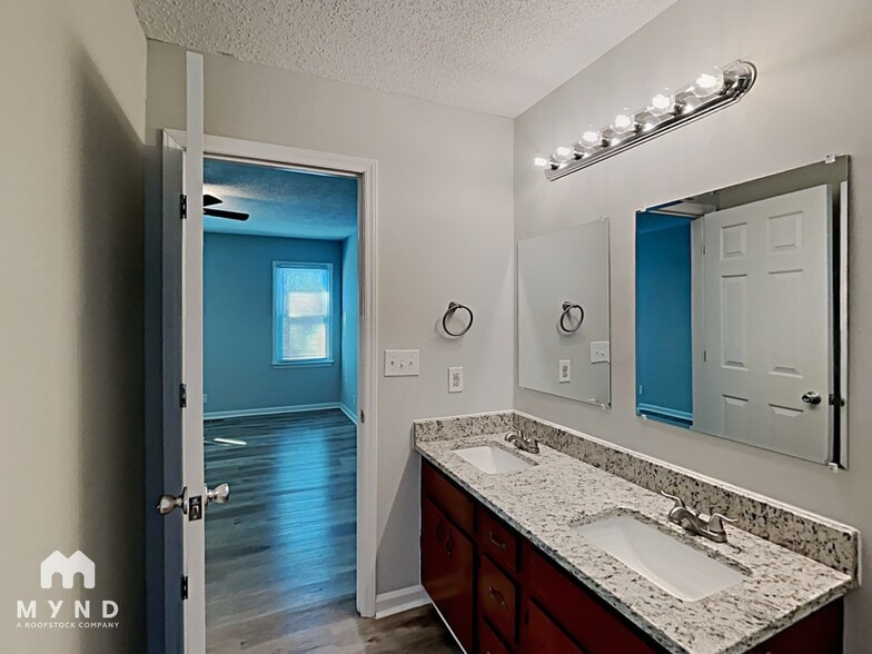 Building Photo - 720 Bermuda Ave