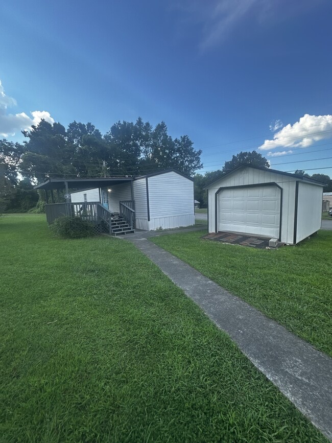 Primary Photo - 377 Lyles Rd SE