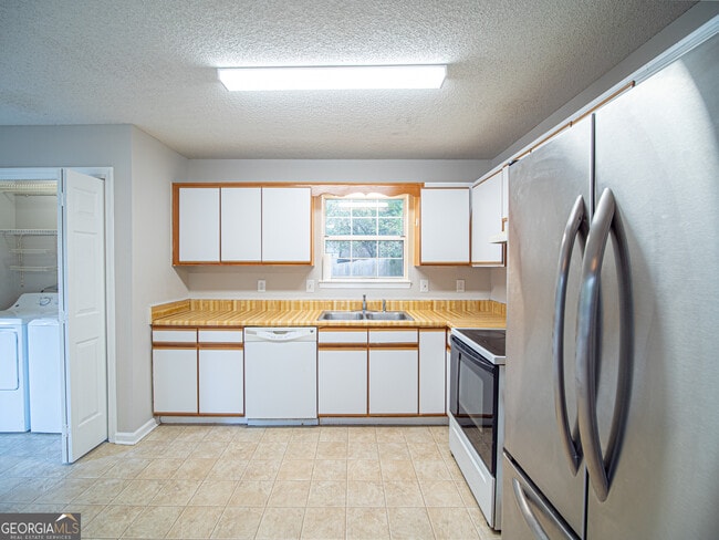 Building Photo - 4223 Lakes End Dr NW