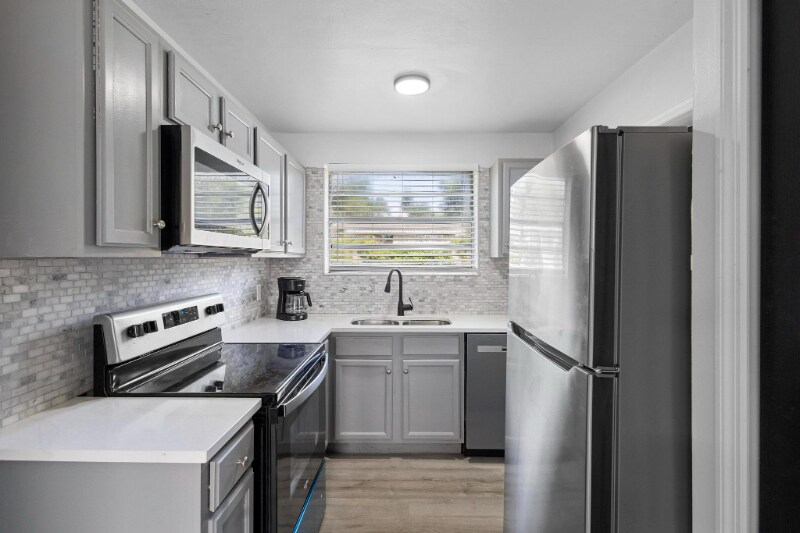 Building Photo - 2600 S Crystal Lake Dr