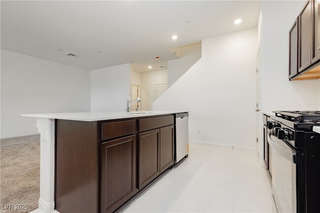 Building Photo - 2768 V. Napoli