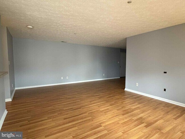 Building Photo - 701 Orchard Overlook