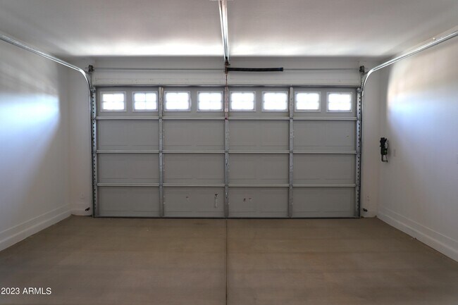 Building Photo - 9316 W Sells Dr