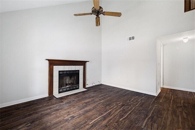 Building Photo - 1055 Autumn Crest Ct