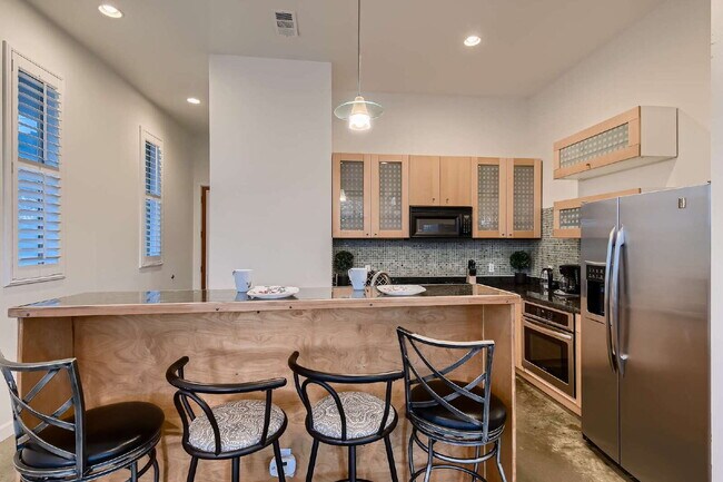 Building Photo - 2612 Carnarvon Ln